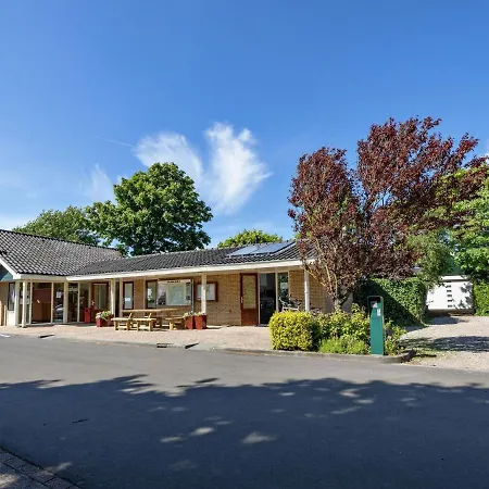 Nyaraló Beautiful Villa, With Two Bathrooms, Located In A Near The Sint Maartensvlotbrug