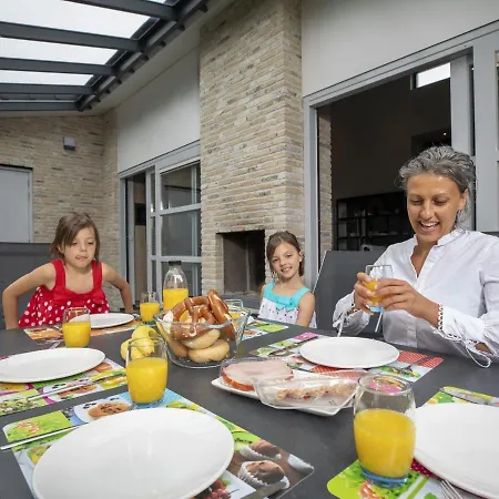 Beach Villa In North Holland With Patio 펜션 *