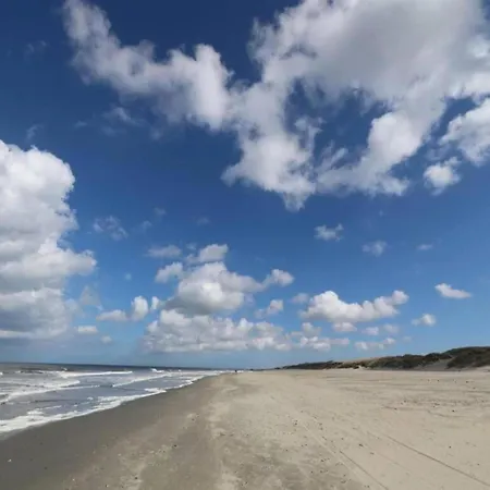 Beach Villa In North Holland With Patio 펜션